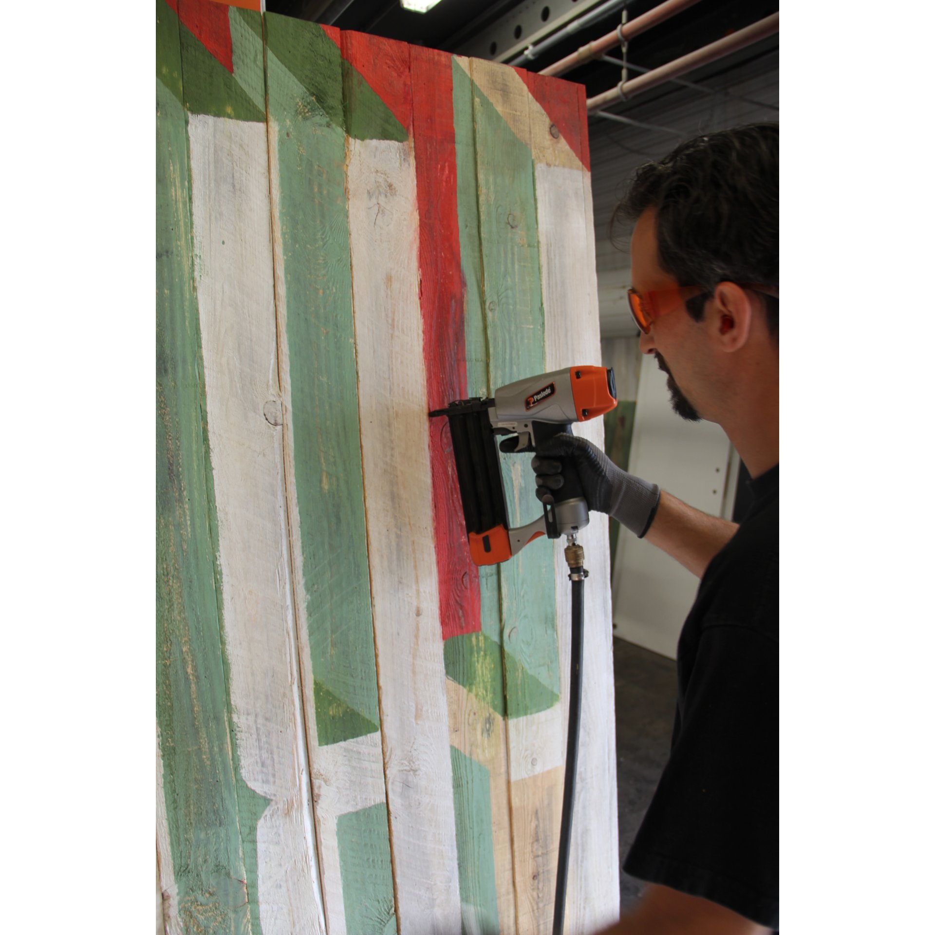 Drinnen, Innenarchitektur, Elektrische Bohrmaschine, Werkzeug, Handschuh