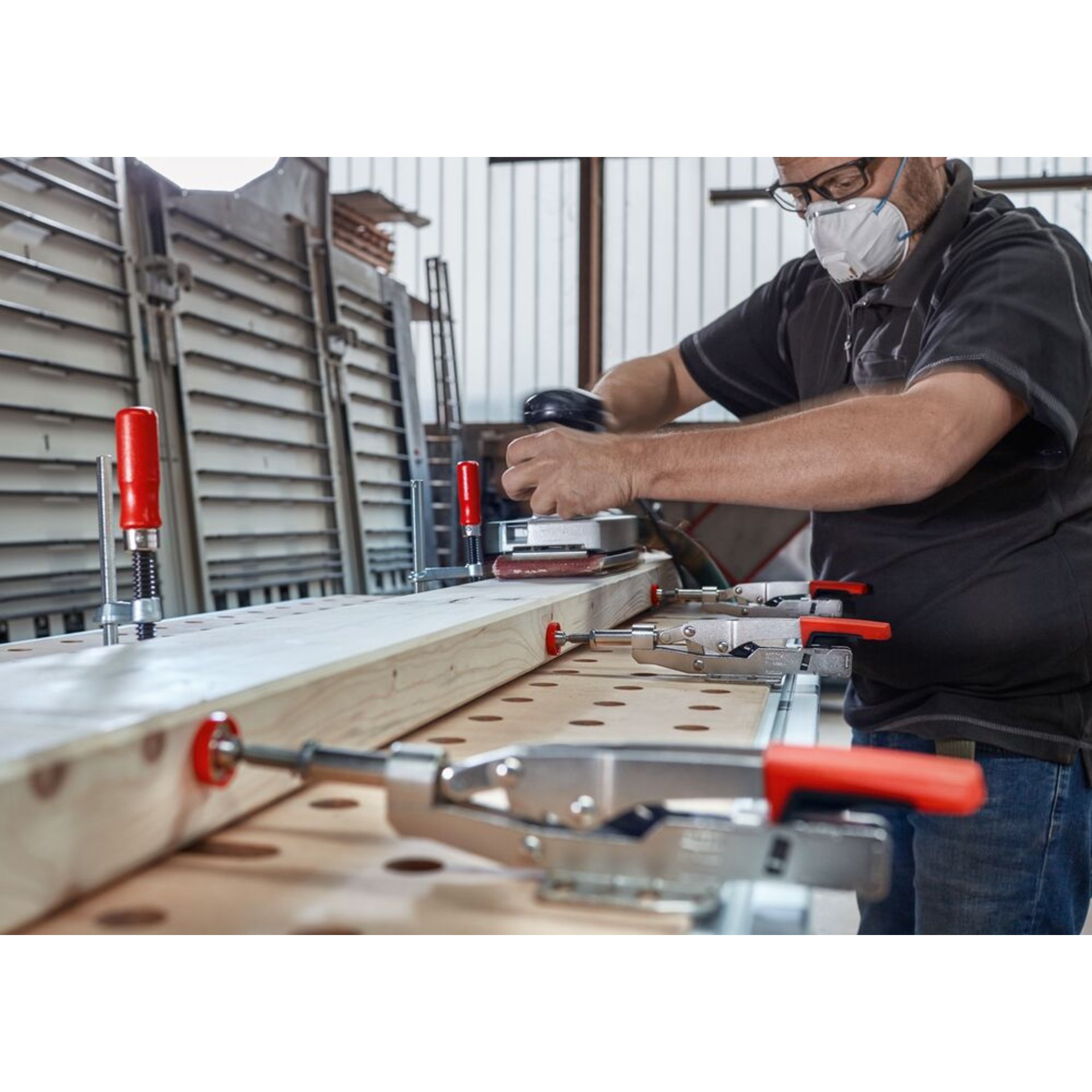 Person, Holzbearbeitung, Kleidung, Handschuh