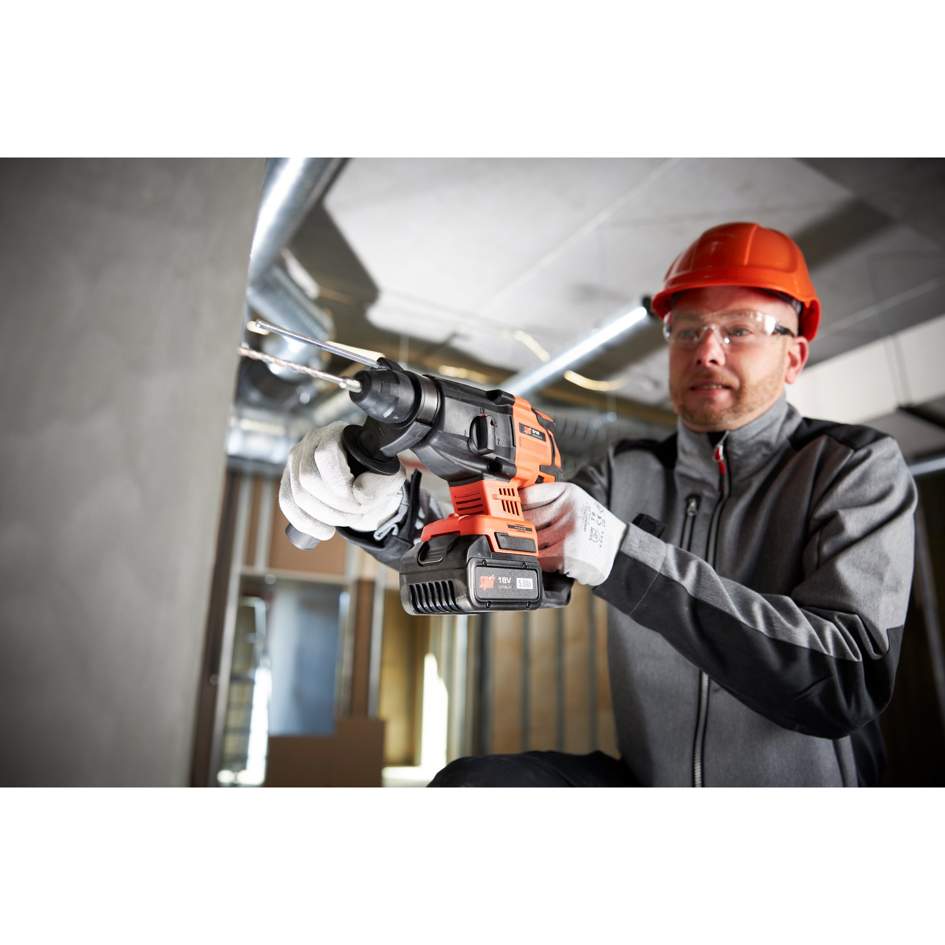 Person, Arbeiter, Elektrische Bohrmaschine, Werkzeug, Schutzhelm