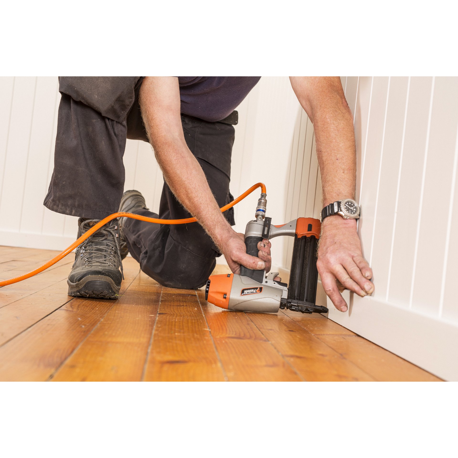 Drinnen, Innenarchitektur, Elektrische Bohrmaschine, Werkzeug, Hartholz