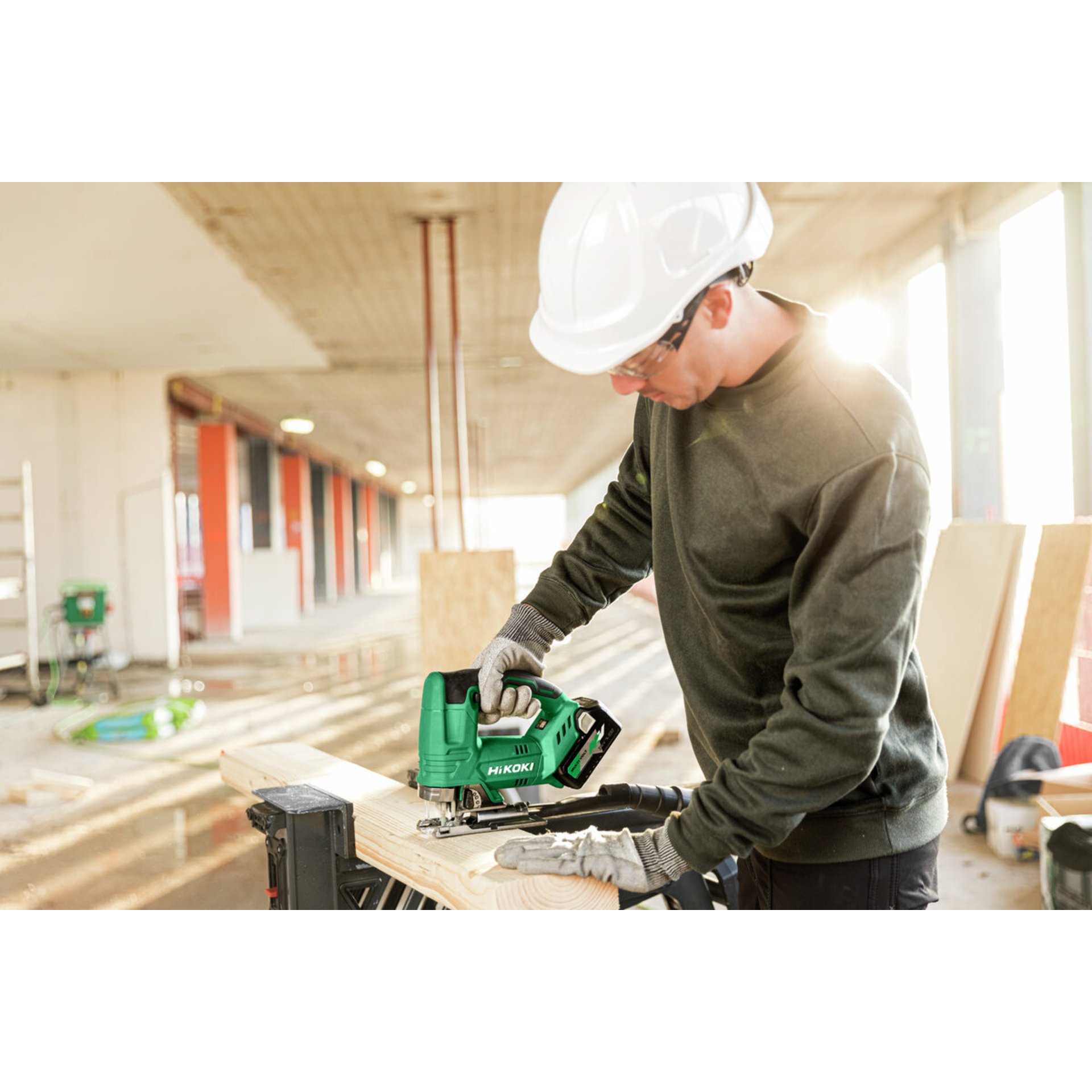 Person, Arbeiter, Handschuh, Helm, Elektrische Bohrmaschine