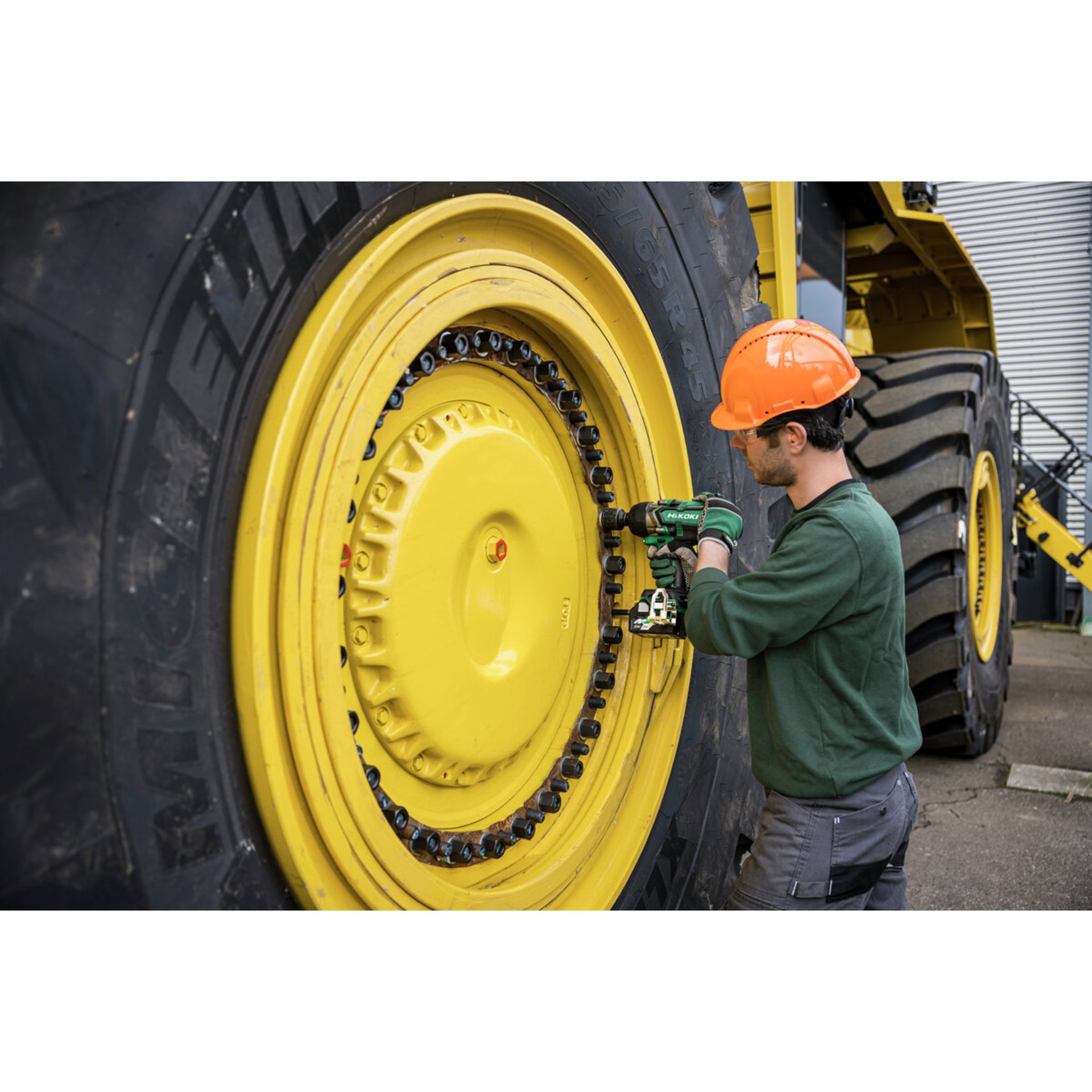 Reifen, Schutzhelm, Helm, Leichtmetallfelge, Arbeiter