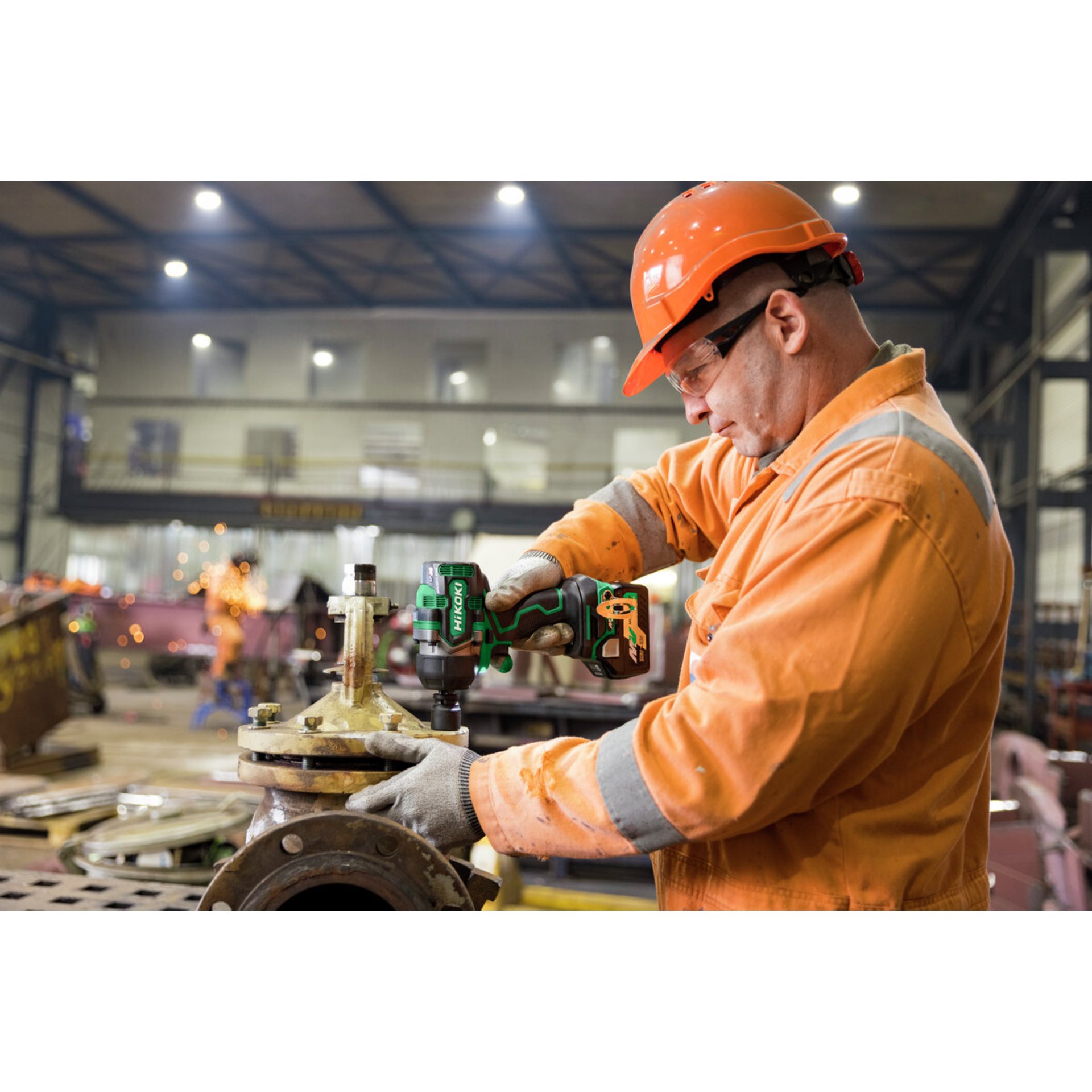 Person, Arbeiter, Handschuh, Elektrische Bohrmaschine, Fabrik