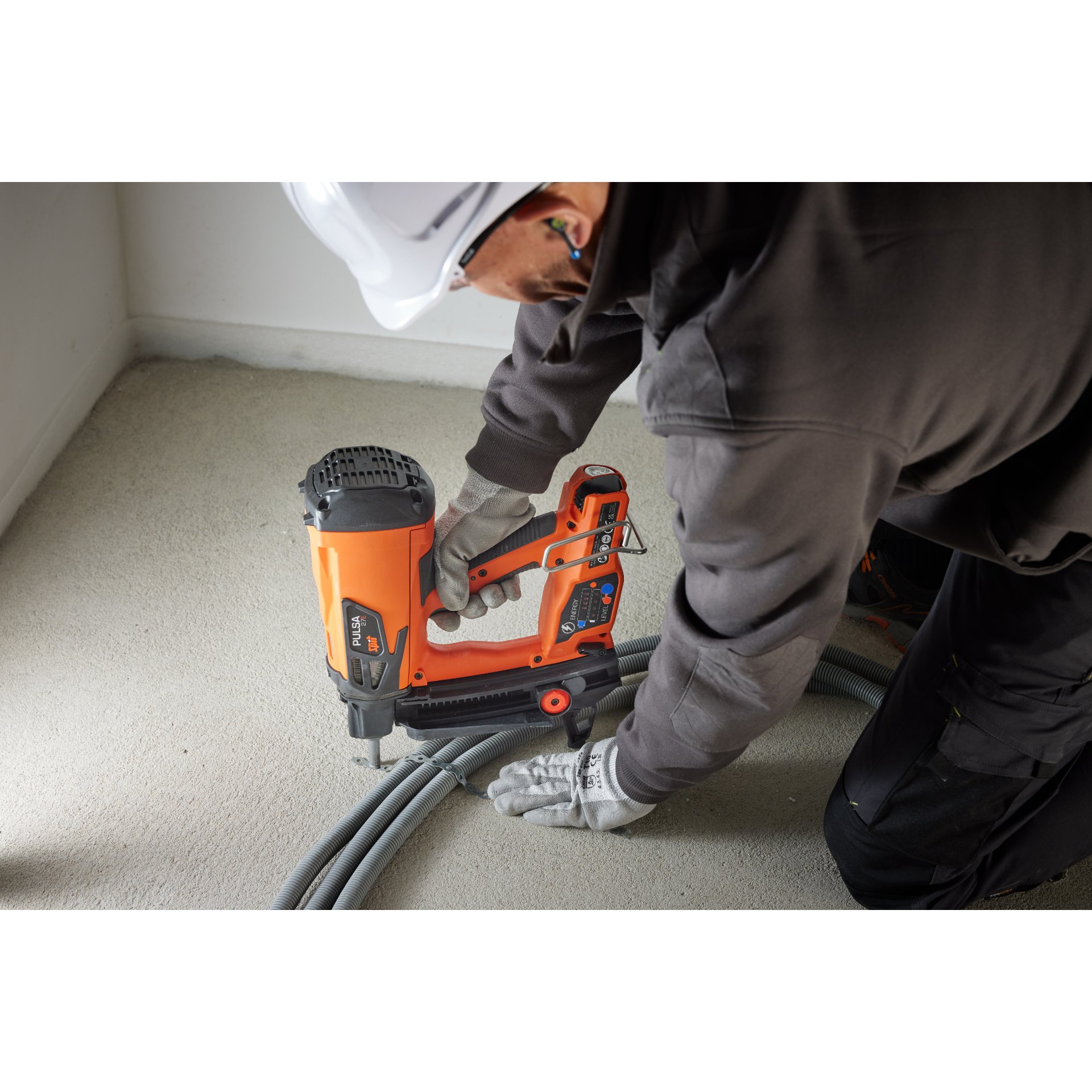 Person, Arbeiter, Elektrische Bohrmaschine, Werkzeug, Handschuh