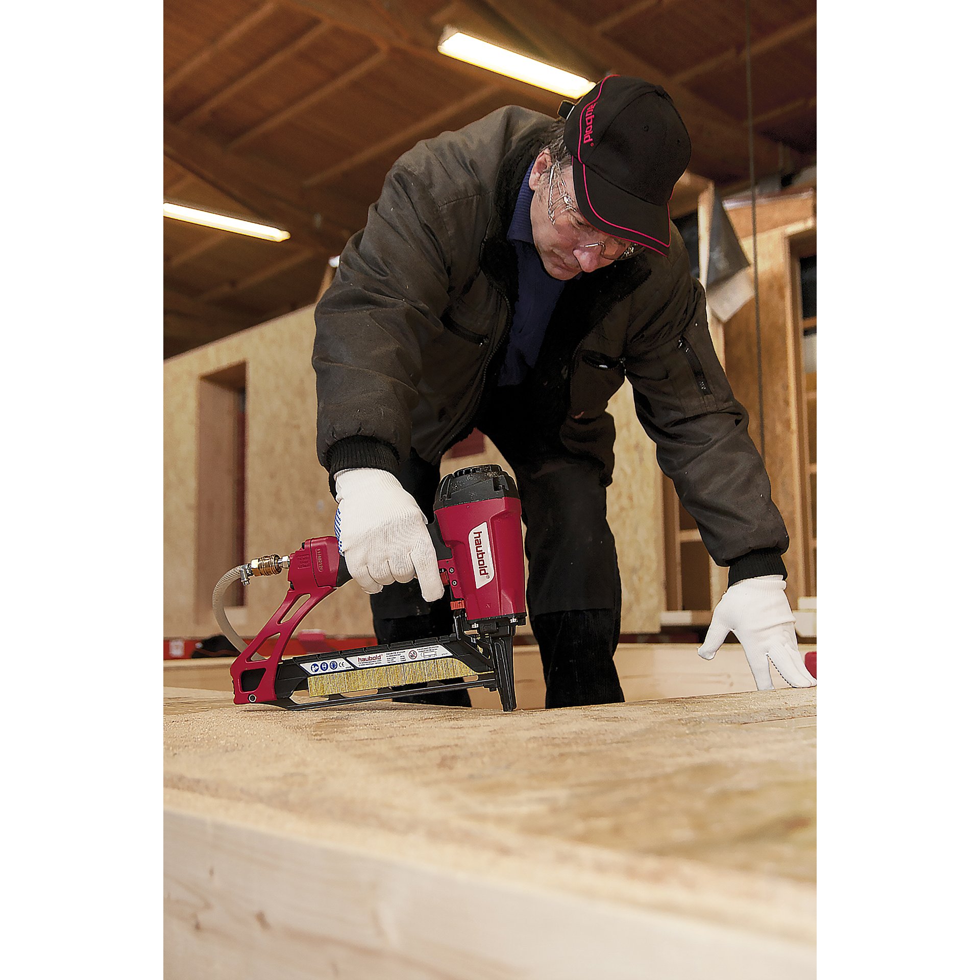 Bekleidung, Handschuh, Elektrische Bohrmaschine, Werkzeug, Innenarchitektur