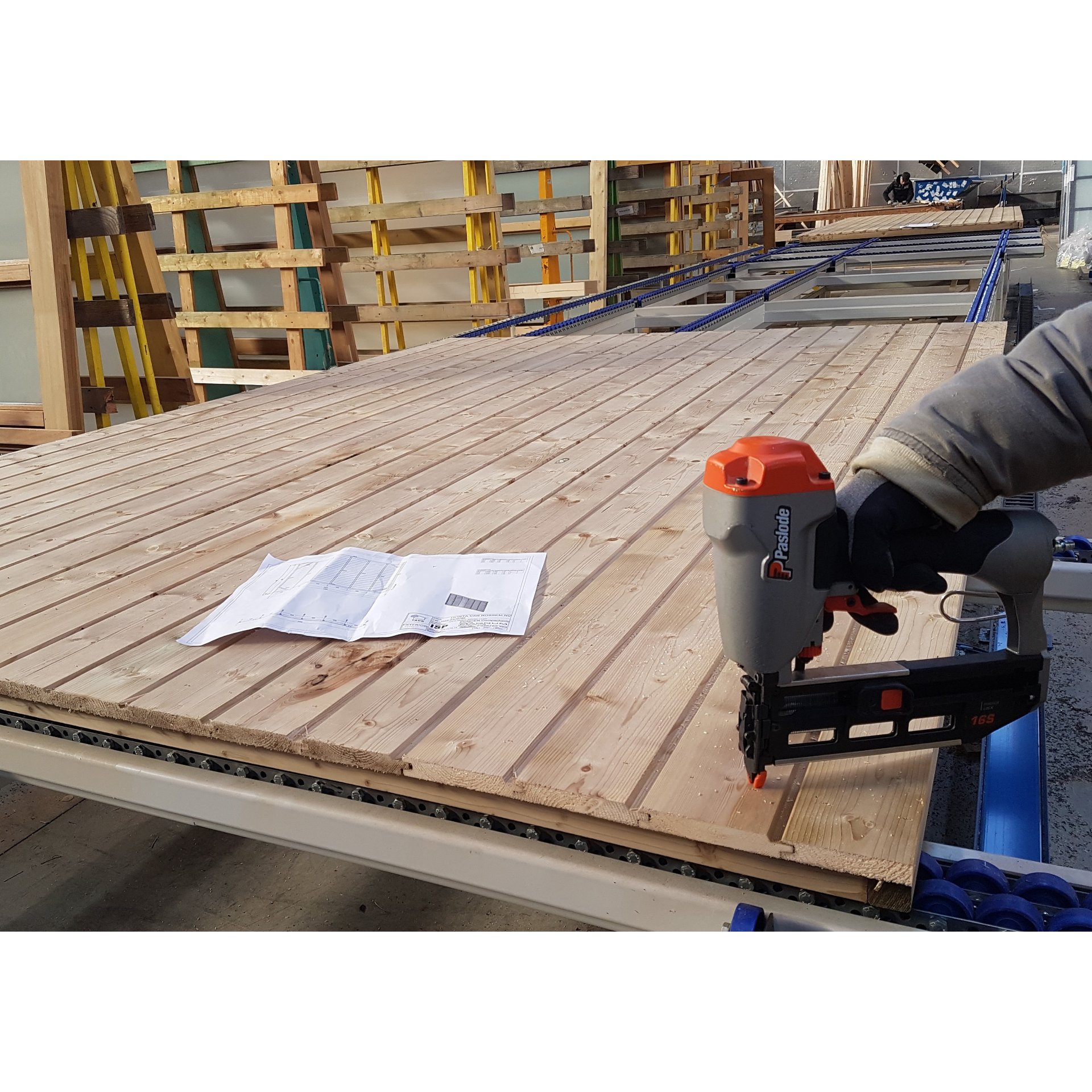 Drinnen, Innenarchitektur, Holz, Elektrische Bohrmaschine, Holzpaneele