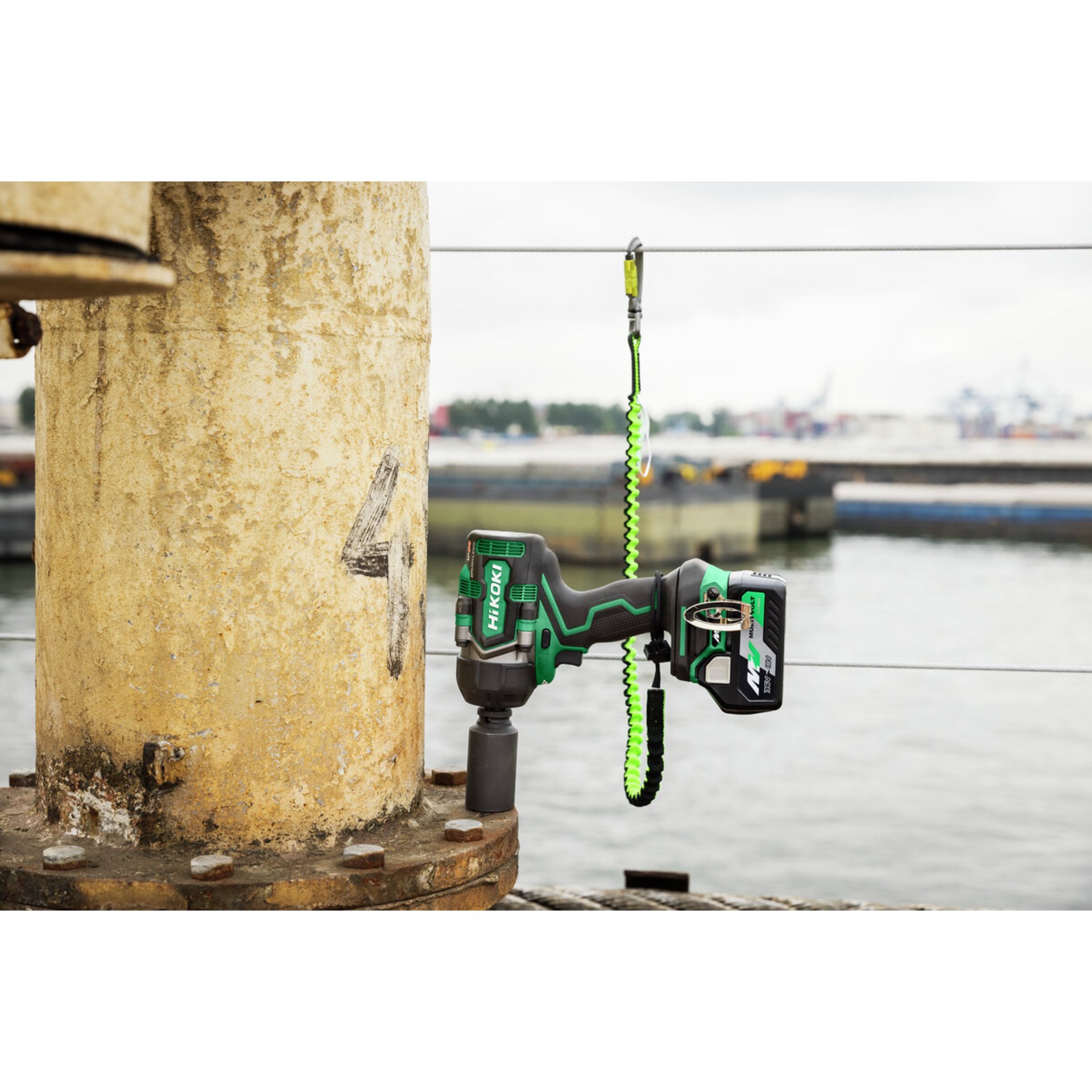 Elektrische Bohrmaschine, Werkzeug, Wasser, Uferpromenade, Arbeiter