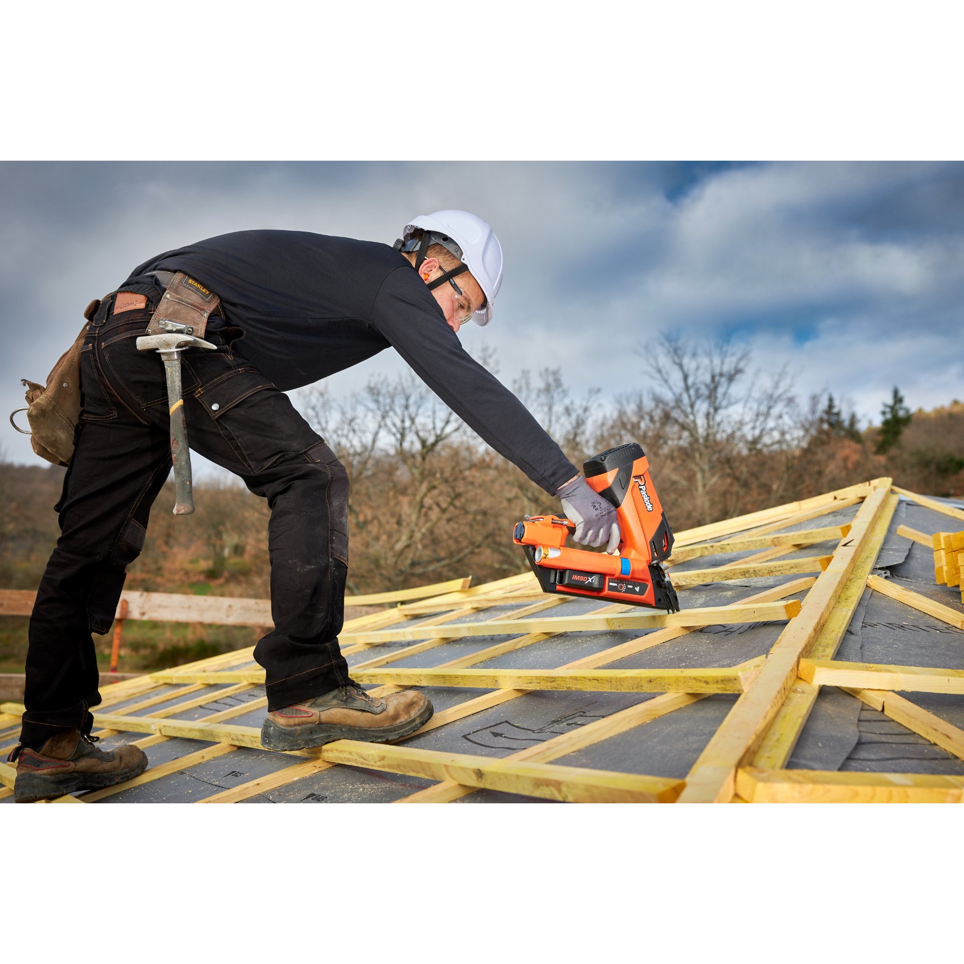 Person, Arbeiter, Elektrische Bohrmaschine, Handschuh, Schwert