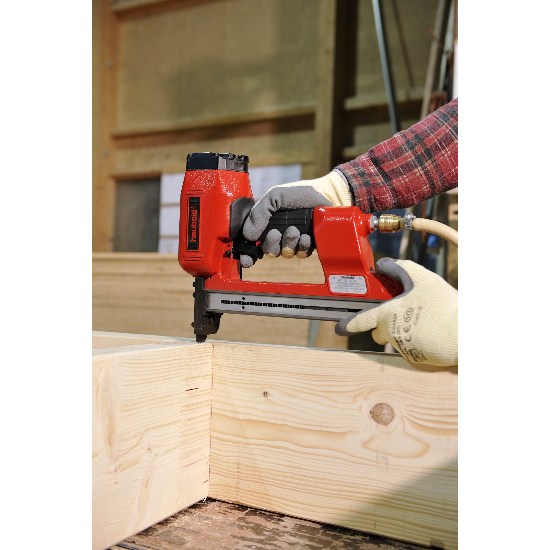 Drinnen, Innenarchitektur, Kleidung, Handschuh, Elektrische Bohrmaschine