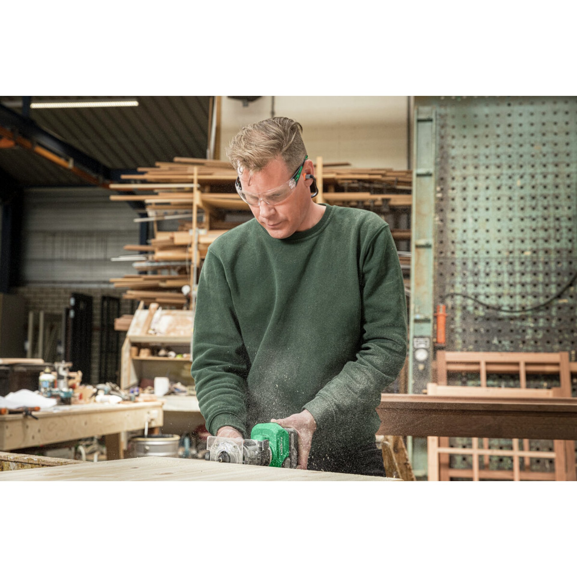 Person, Holzbearbeitung