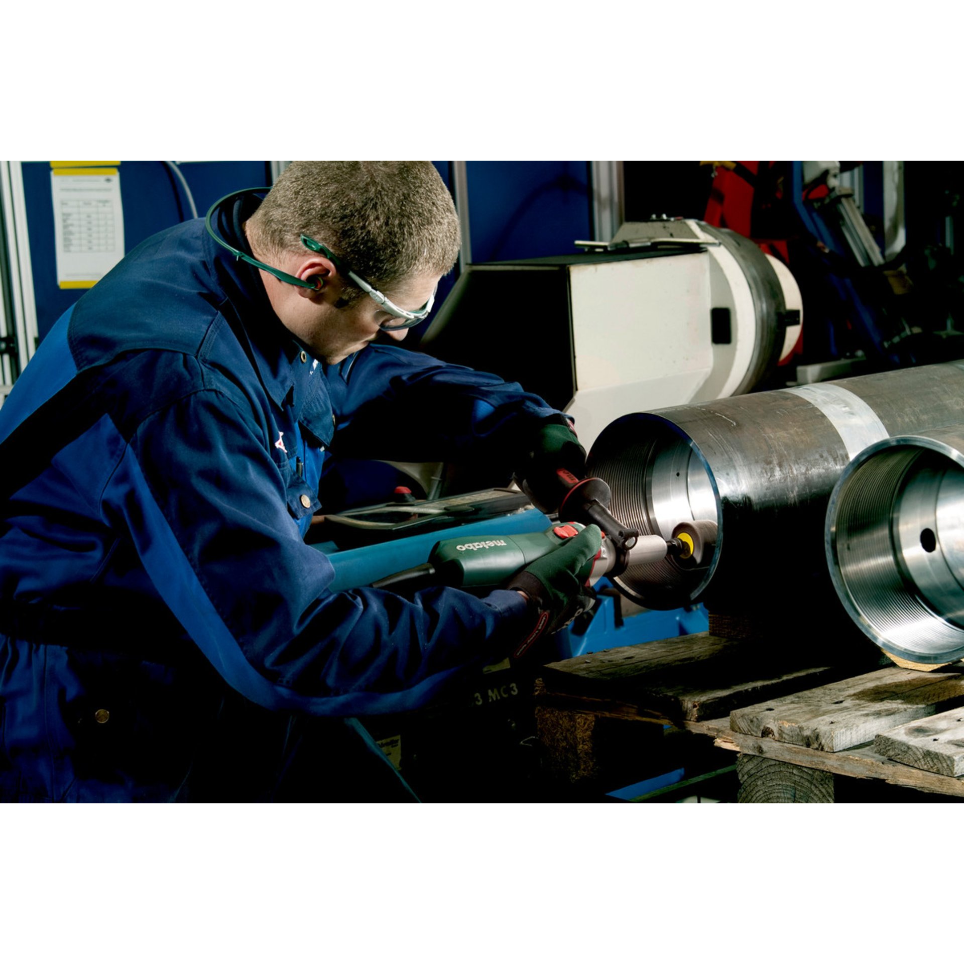 Person, Metallbearbeitung